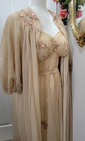 Vintage Lingerie - Picture 13 of 16